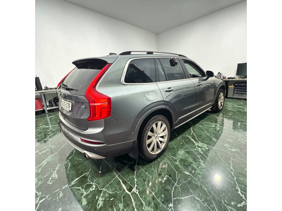 2018 Volvo XC90 - image 11