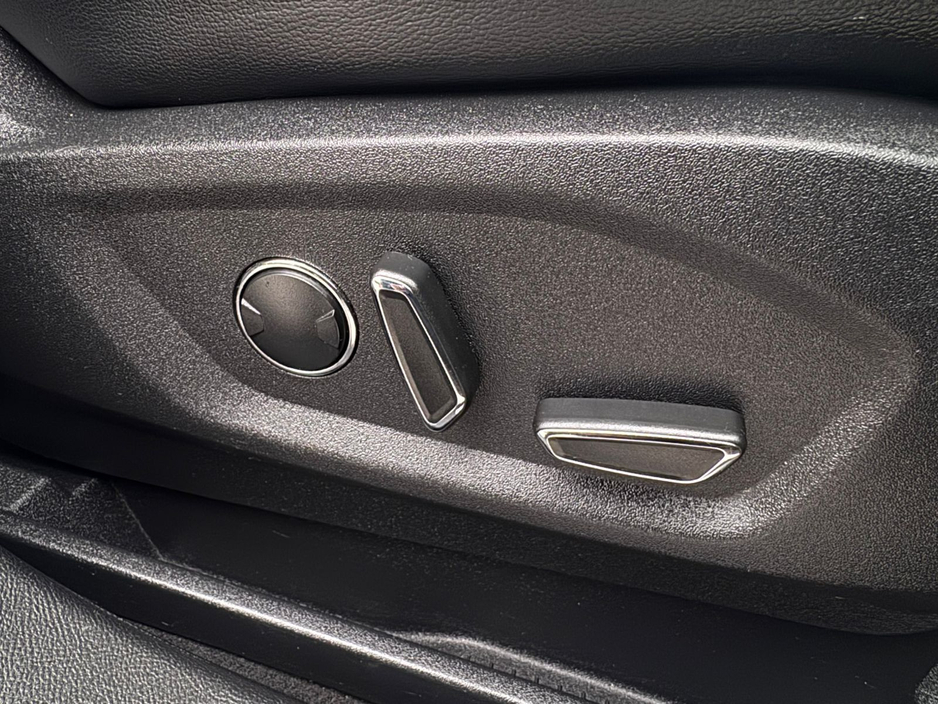 2017 Ford Galaxy - image 31