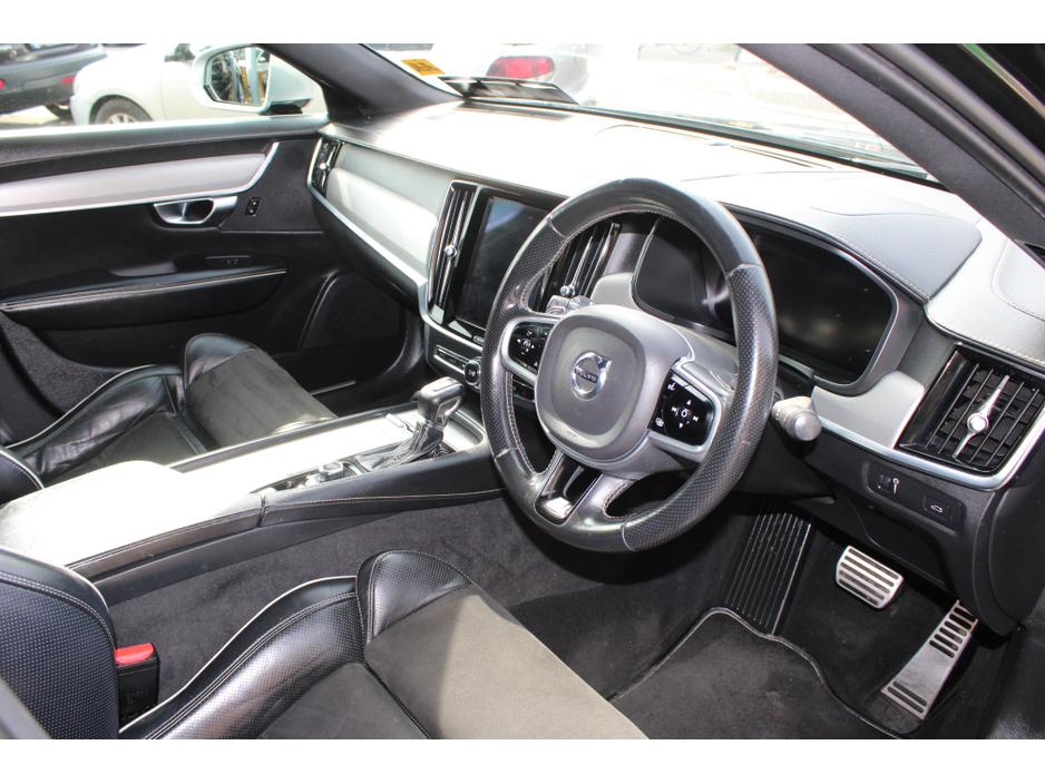 2017 Volvo S90 - image 6