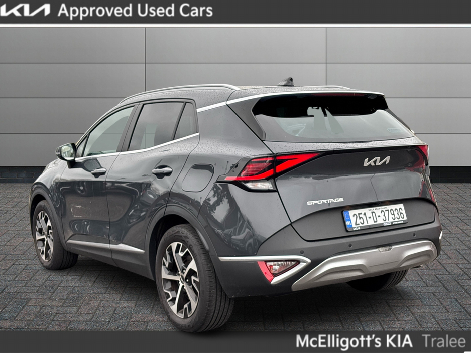 2025 Kia Sportage - image 2