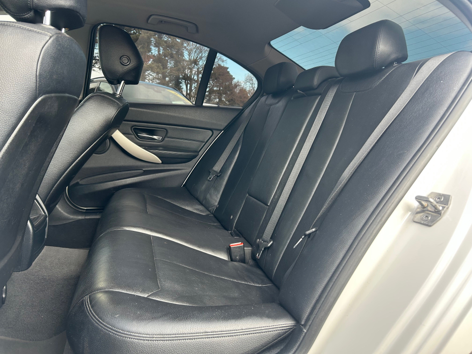 2014 BMW 3 Series - image 14
