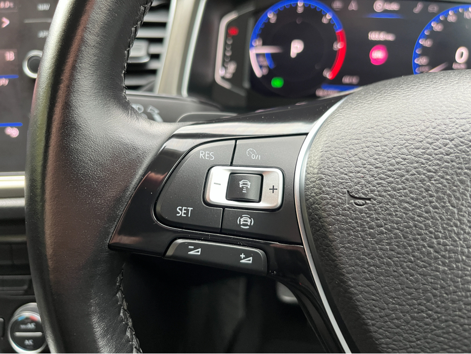 2020 Volkswagen T-Roc STYLE DESIGN AUTOMATIC 2.0 DIESEL //KEYLESS ENTRY//2 TONE PAINT//ADAPTIVE CRUISE CONTROL//REVERSE CAMERA// €23,950