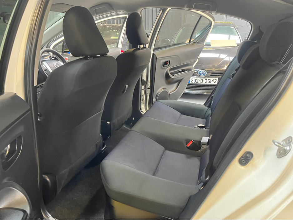2016 Toyota Aqua - image 10