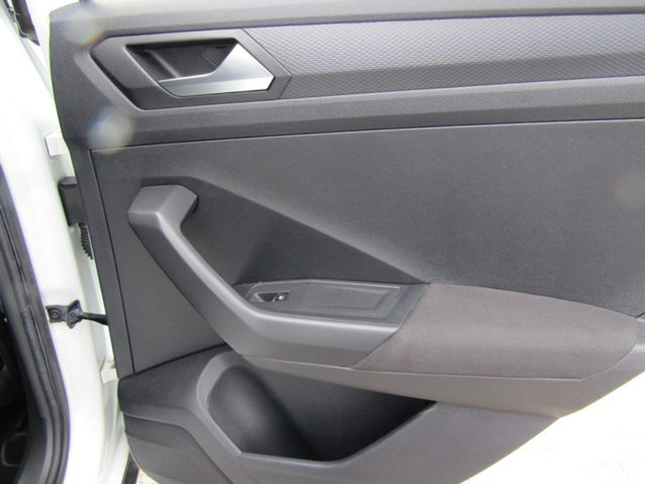2019 Volkswagen T-Roc - image 29