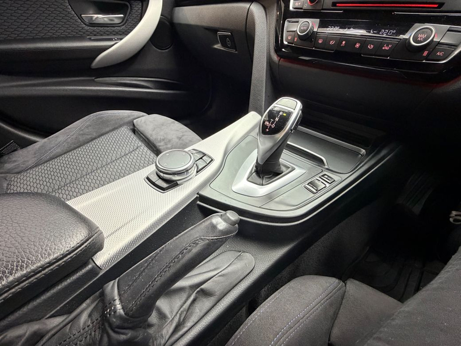 2017 BMW 3 Series - image 24