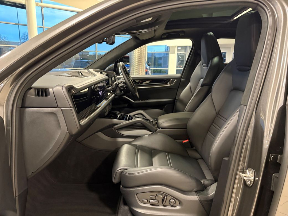 2024 Porsche Cayenne - image 18