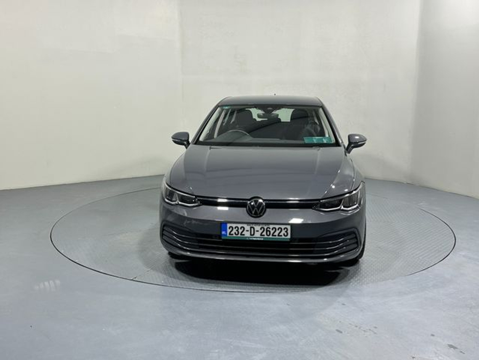 2023 Volkswagen Golf - image 2