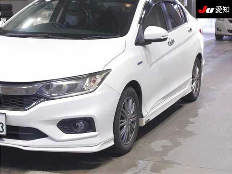 2018 Honda Grace - image 8