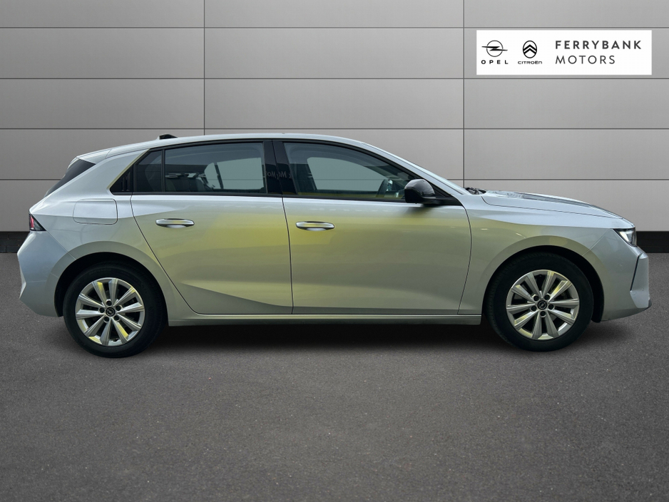 2025 Opel Astra - image 4