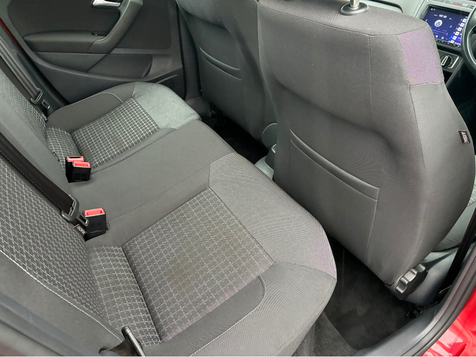 2014 Volkswagen Polo - image 10