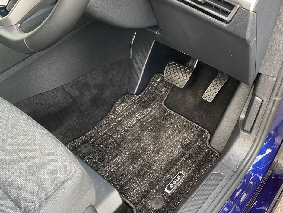 2022 Volkswagen Golf - image 29