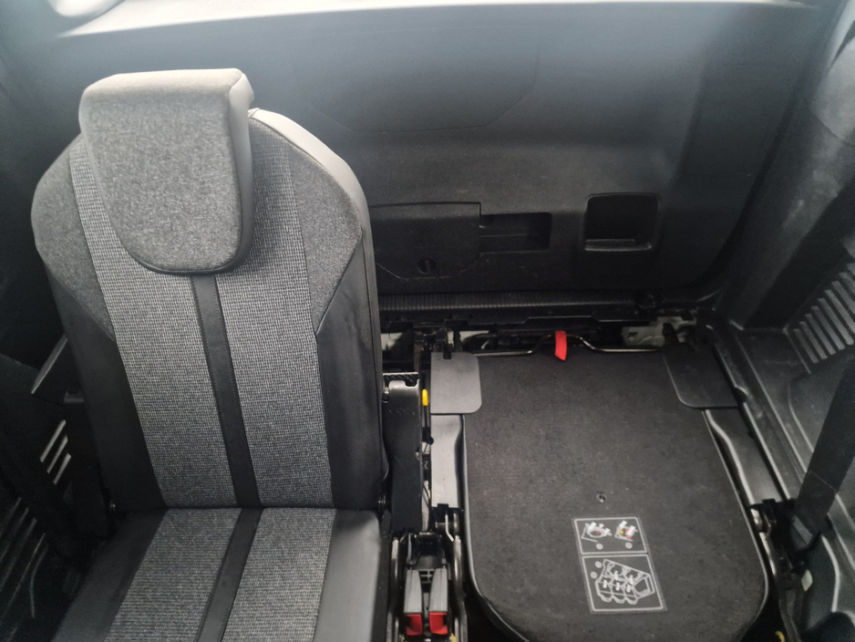 2018 Peugeot 5008 - image 19