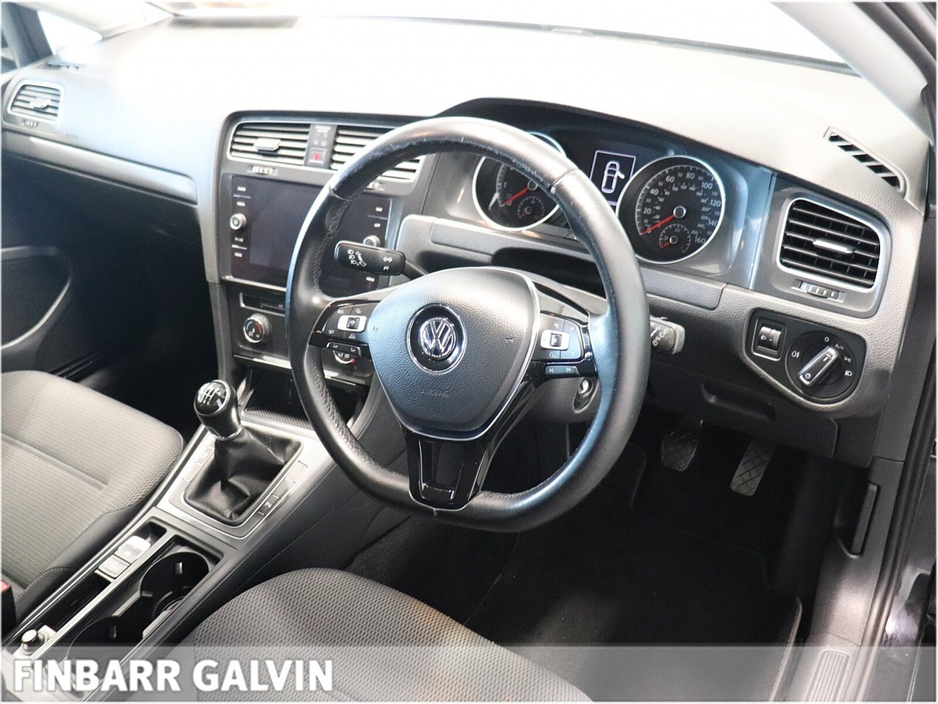 2017 Volkswagen Golf - image 5