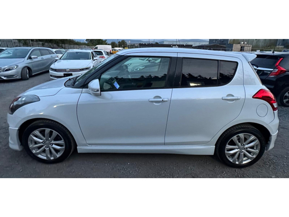 2014 Suzuki Swift - image 5