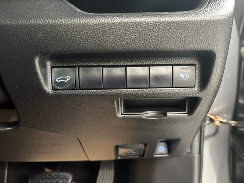 2021 Toyota Rav4 - image 16