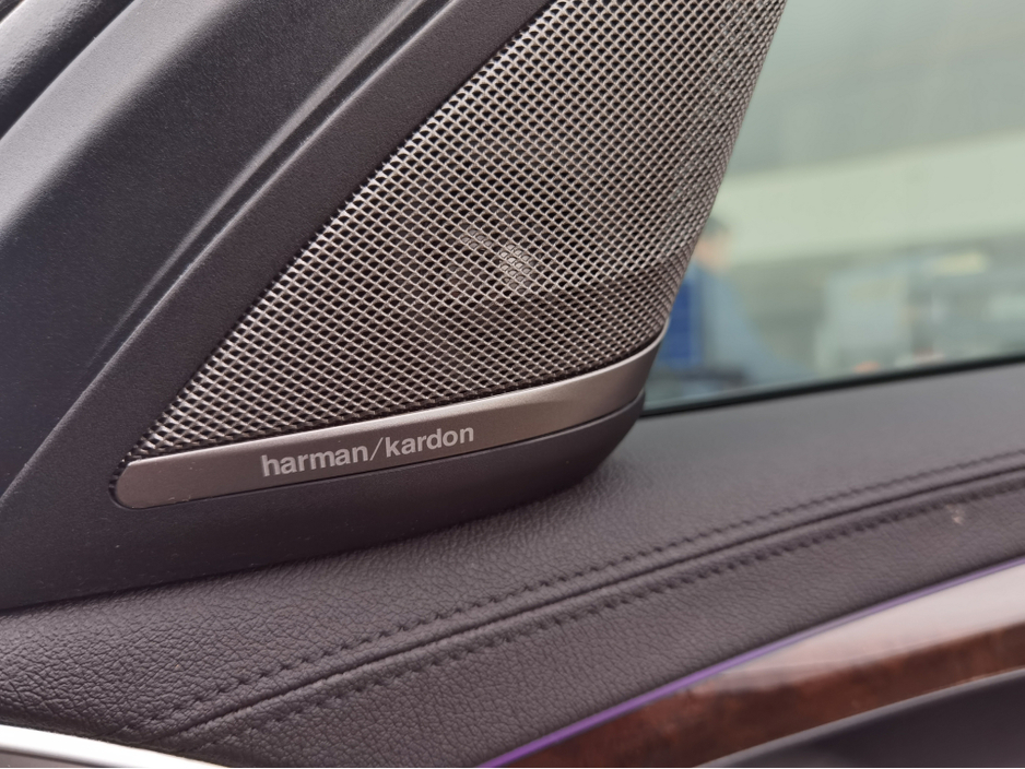 2019 BMW 5 Series - image 19