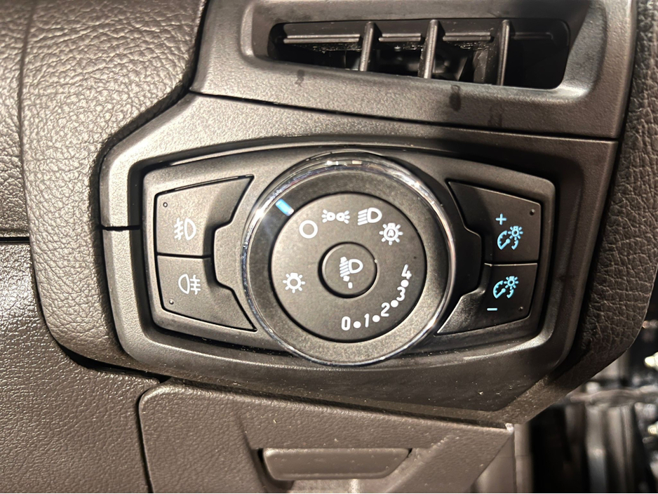 2016 Ford Focus - image 20