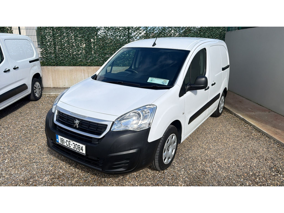 2018 Peugeot Partner - image 2