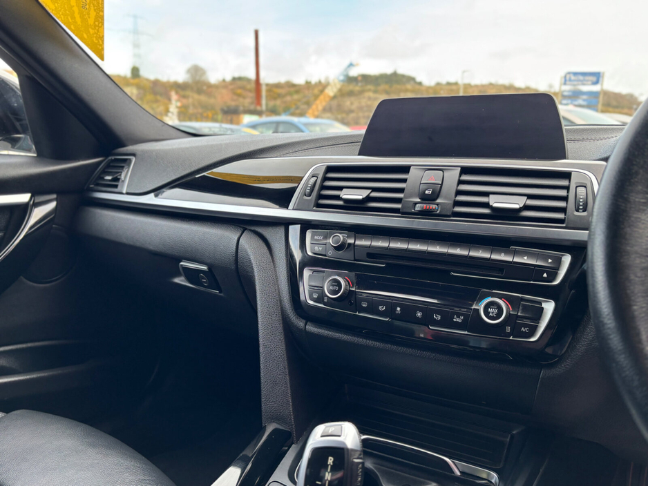 2018 BMW 3 Series - image 11