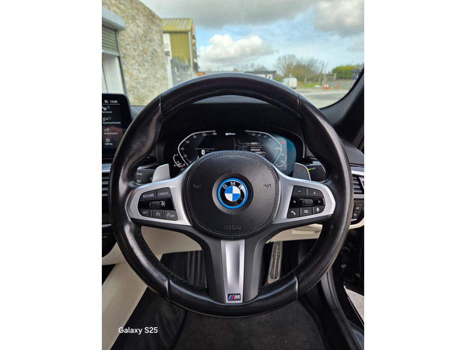 2021 BMW 5 Series - image 12