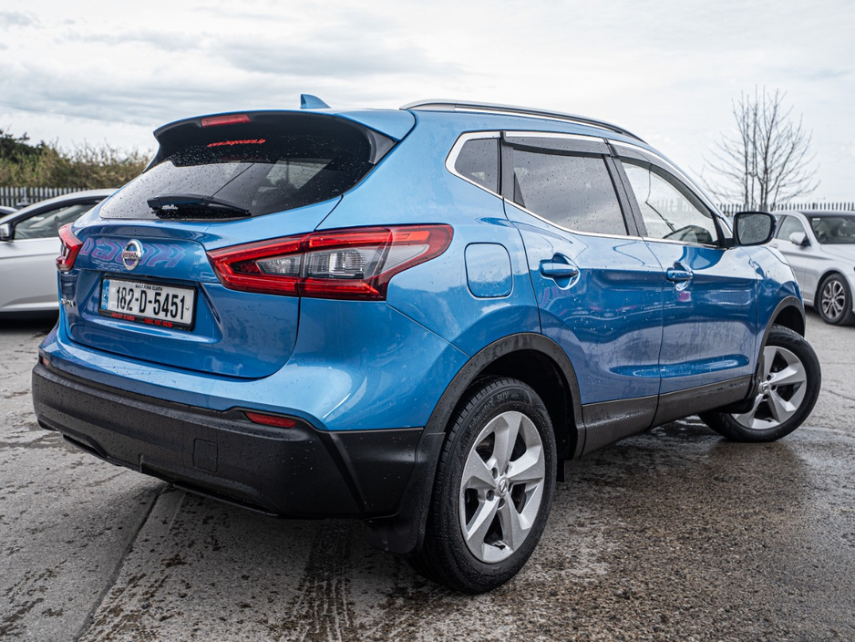 2018 Nissan Qashqai - image 2