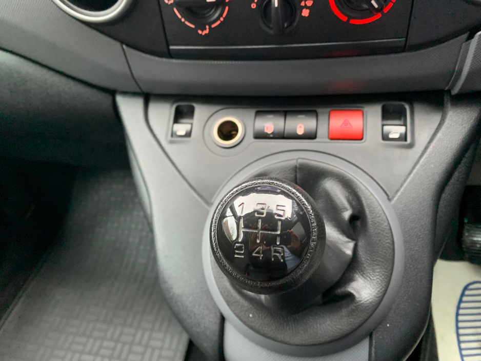 2017 Peugeot Partner 1.6 HDI 75BHP PROFESSIONAL 3 SEATER // PRICE EXCL. VAT // ONE OWNER // EXCELLENT SERVICE HISTORY // €6,463