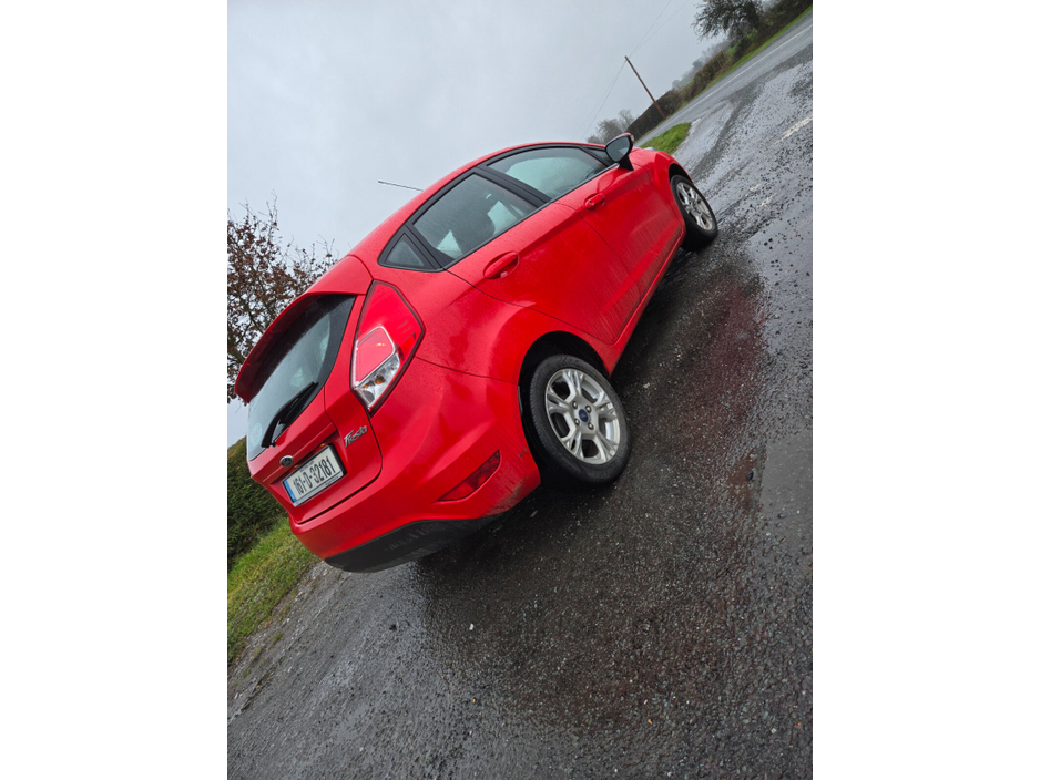 2016 Ford Fiesta - image 7