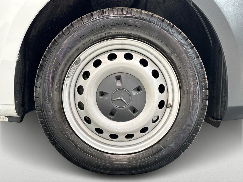 2023 Mercedes-Benz Vito - image 24