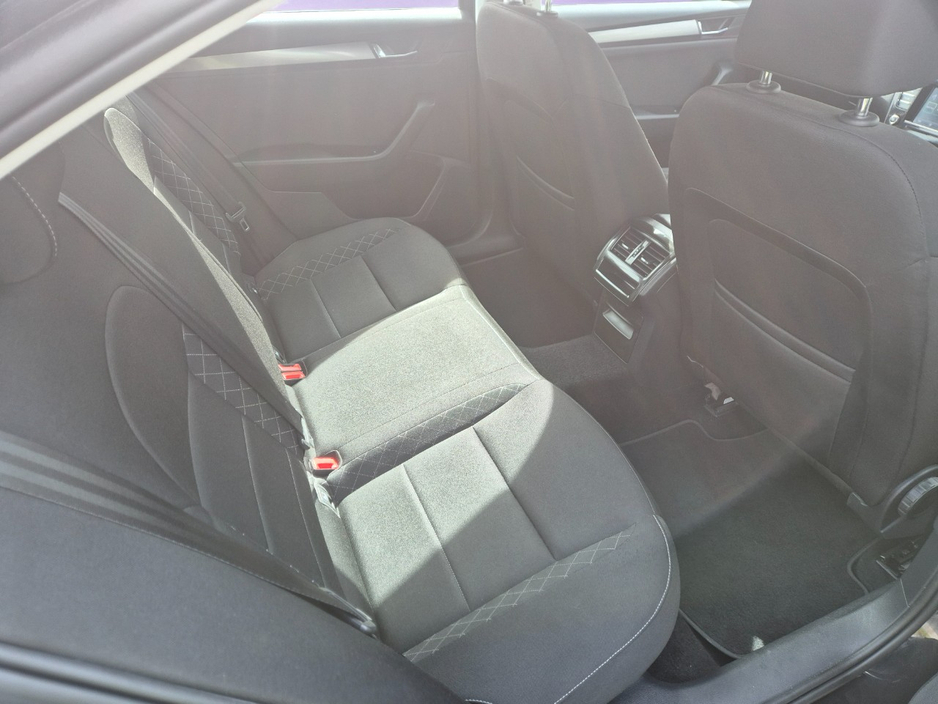 2017 Skoda Superb - image 8