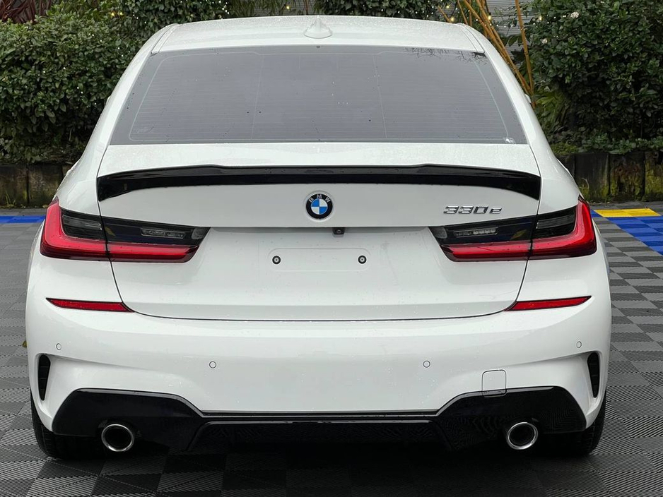 2021 BMW 3 Series 330e M-SPORT COMPETITION 2.0 * VERY LOW MILEAGE * // FULL SERVICE HISTORY // NEW 20" M3 COMP ALLOYS // LEATHER M-SPORT INTERIOR €36,900