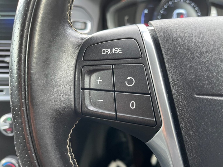 2016 Volvo XC60 2.0 D4 R-Design Nav SUV 5dr Diesel Auto Euro 6 (s/s) (190 ps)