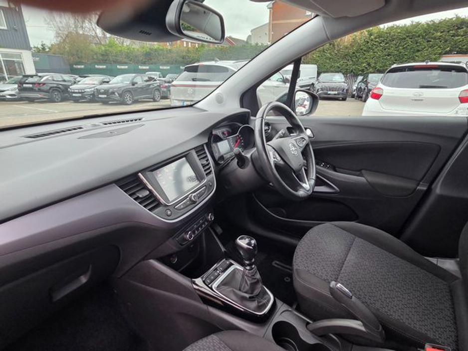 2022 Opel Crossland - image 10
