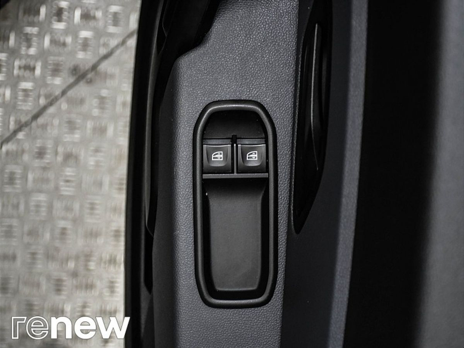 2021 Dacia Duster - image 27