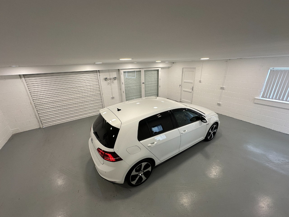 2014 Volkswagen Golf - image 18