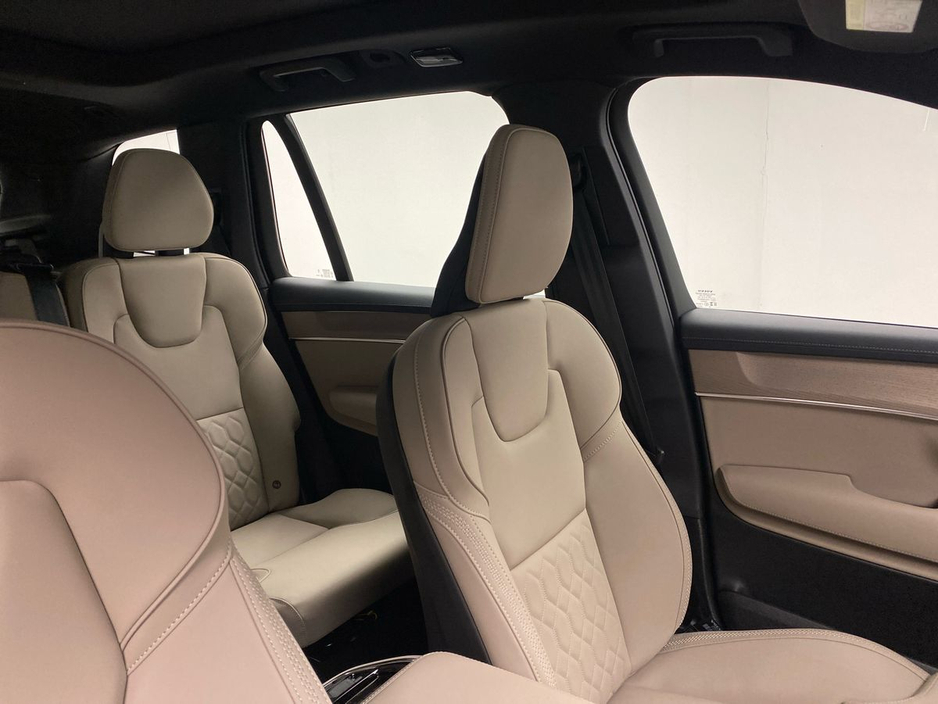 2025 Volvo XC90 - image 16