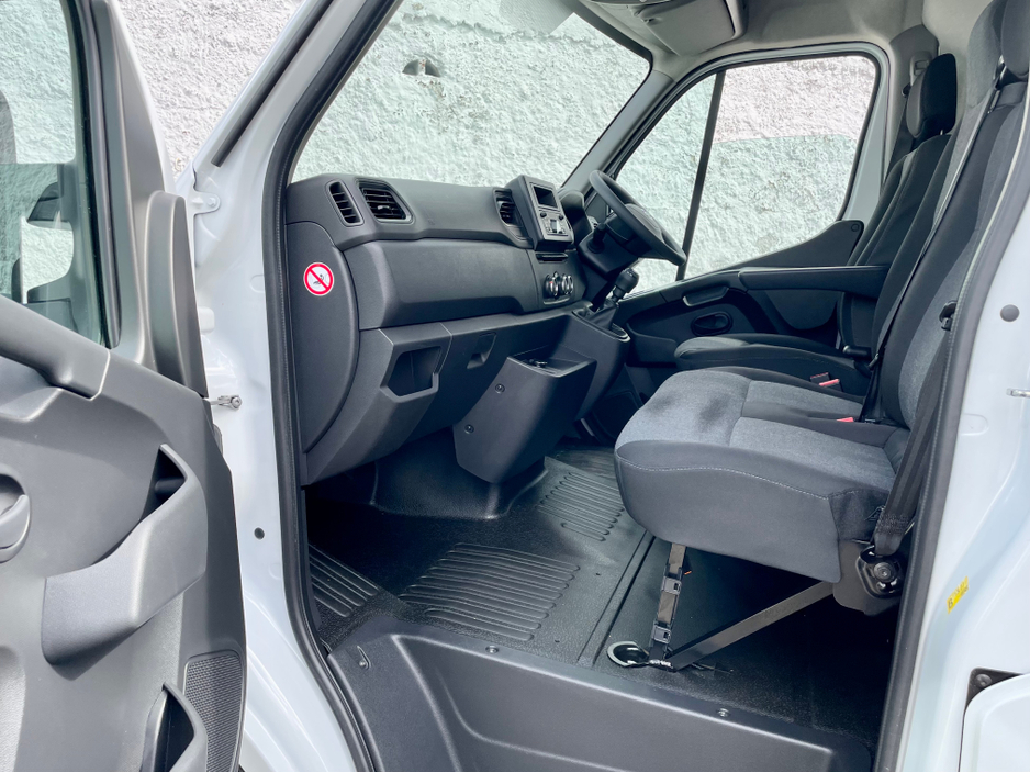 2023 Nissan Interstar - image 30