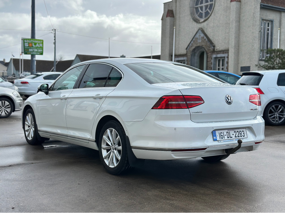 2016 Volkswagen Passat - image 11