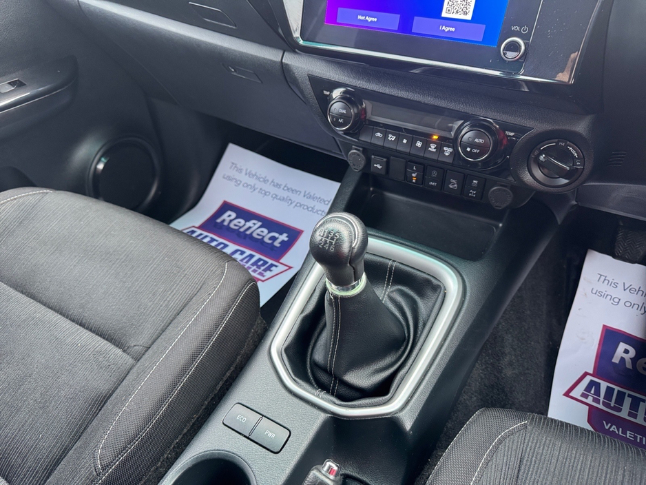 2025 Toyota Hilux *NO VAT* 2.8L SR5 MANUAL #340 €52,999