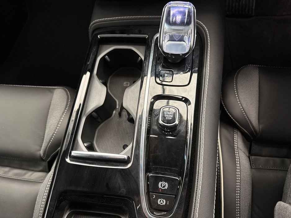 2026 Volvo V60 - image 16