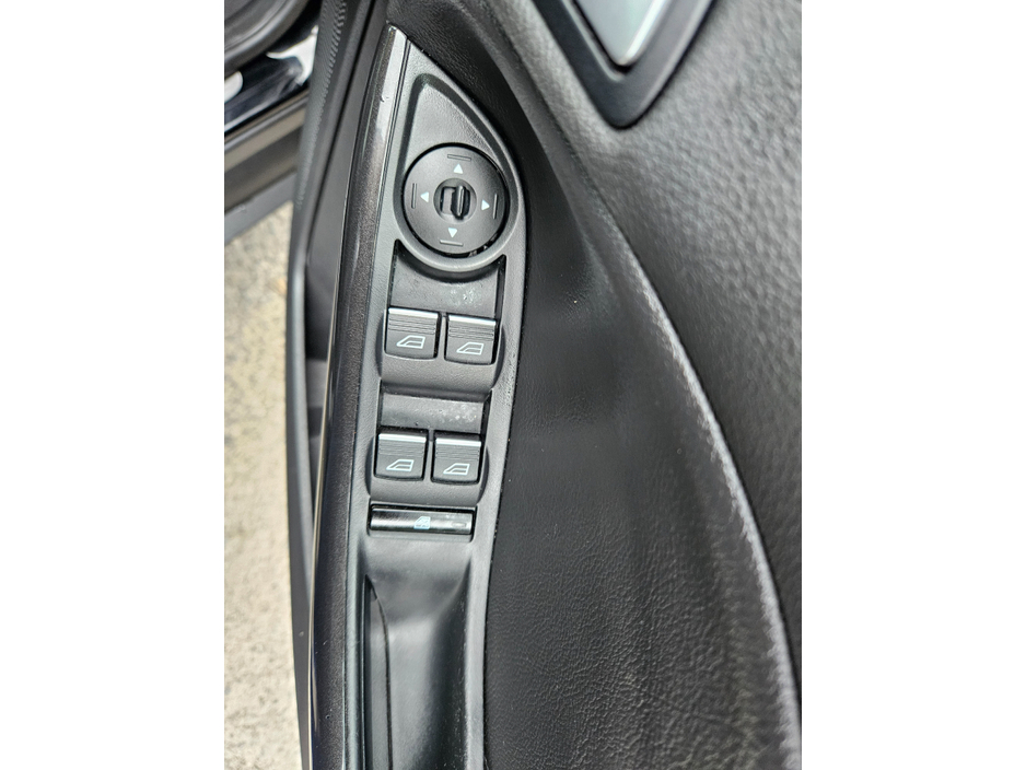 2016 Ford Focus - image 11