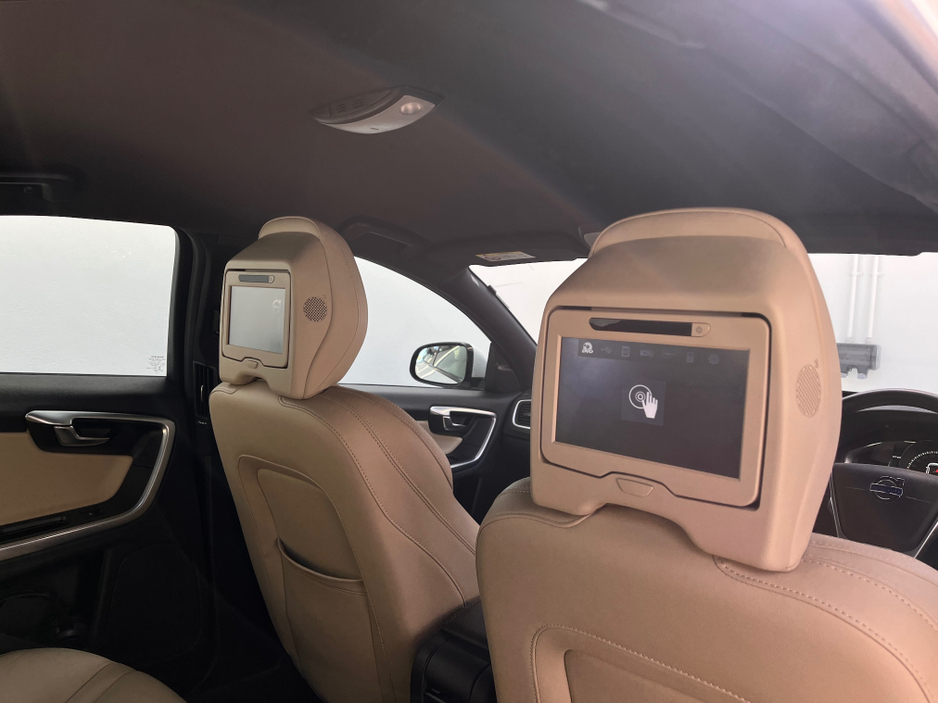 2016 Volvo S60 - image 31