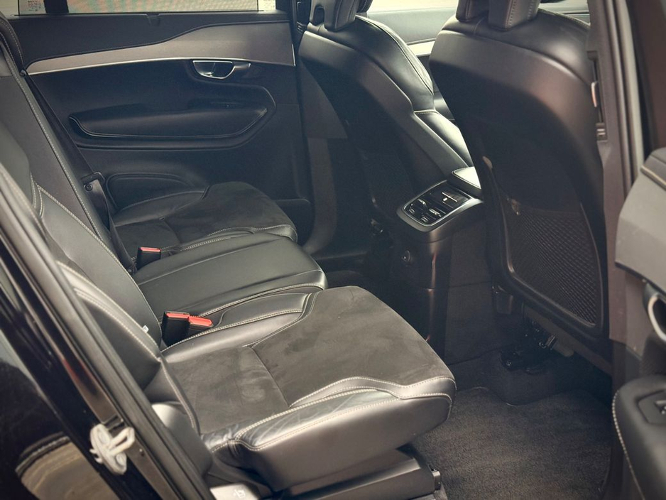 2022 Volvo XC90 - image 10