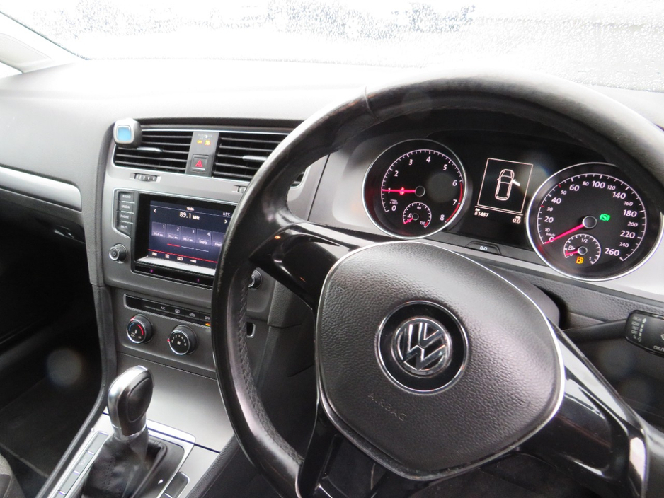 2014 Volkswagen Golf - image 11