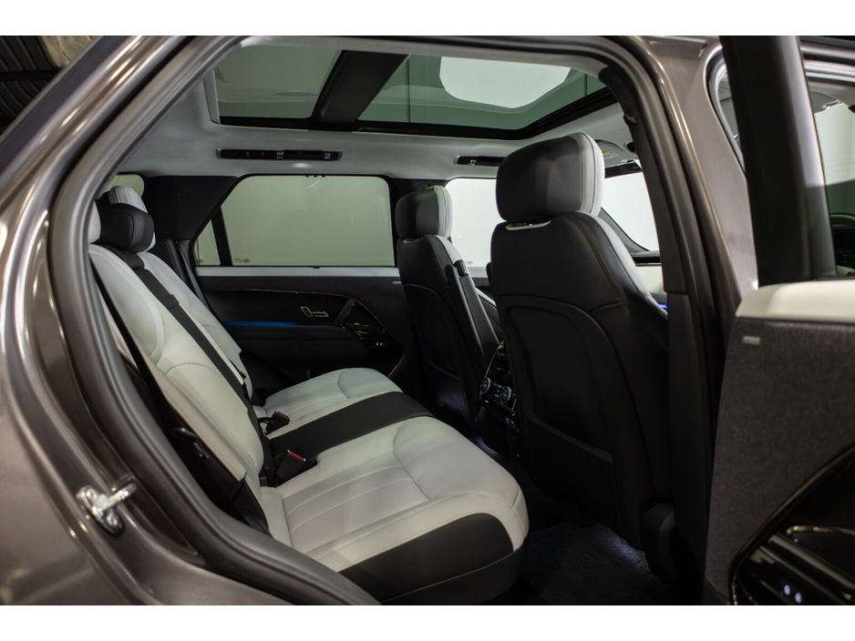2024 Land Rover Range Rover Sport - image 12