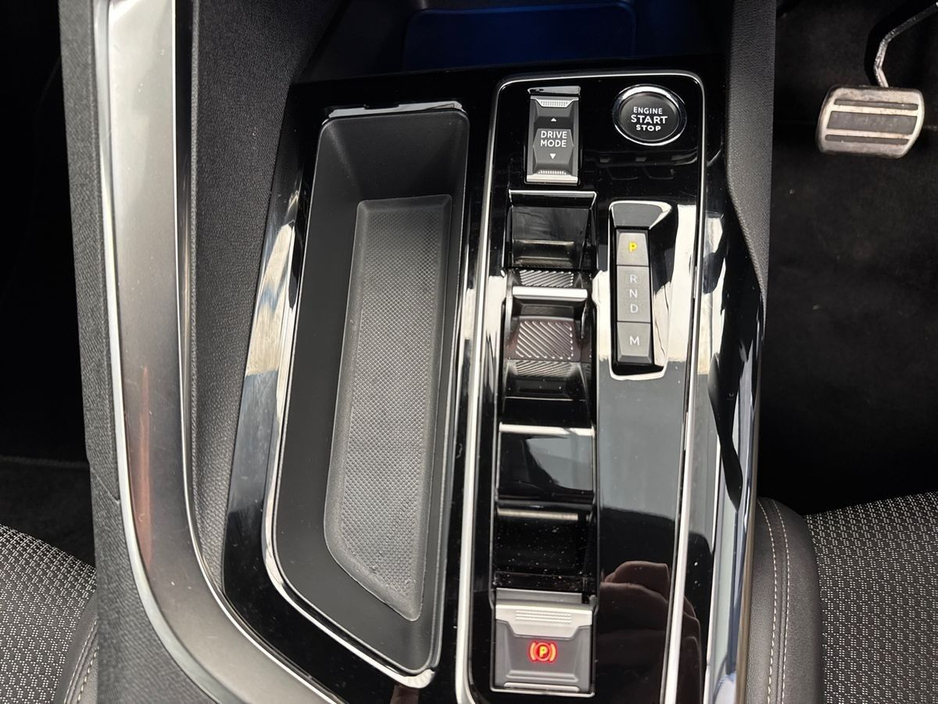 2024 Peugeot 5008 - image 16