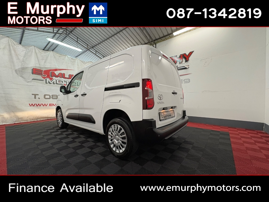 2021 Toyota Proace - image 6