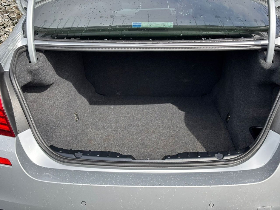 2016 BMW 5 Series - image 12