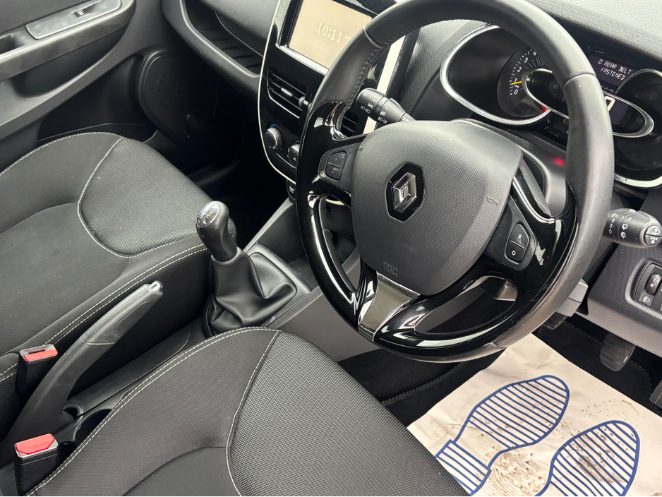 2015 Renault Clio - image 21