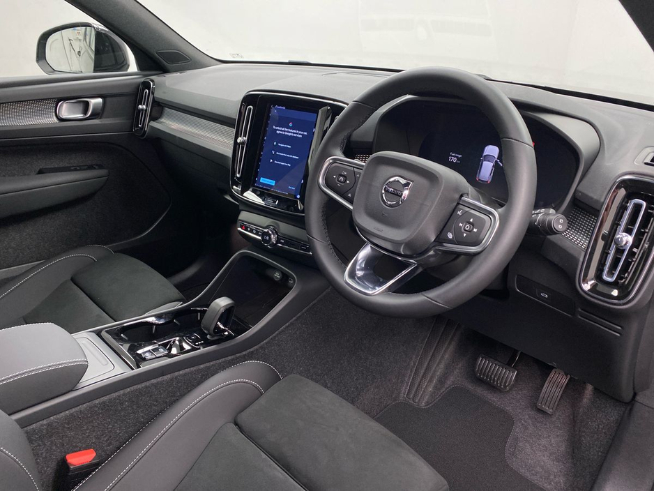 2026 Volvo XC40 - image 9