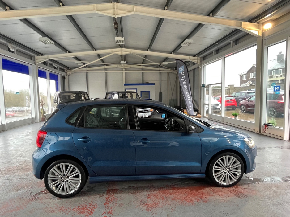 2017 Volkswagen Polo - image 6